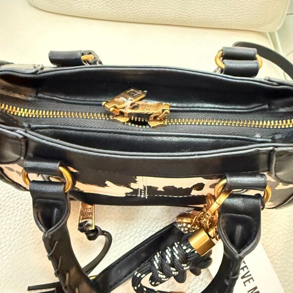 NWT STEVE MADDEN BGOMEZ CROSSBODY SATCHEL BAG W HEART DOG CHARM KEYRING - Picture 4 of 6